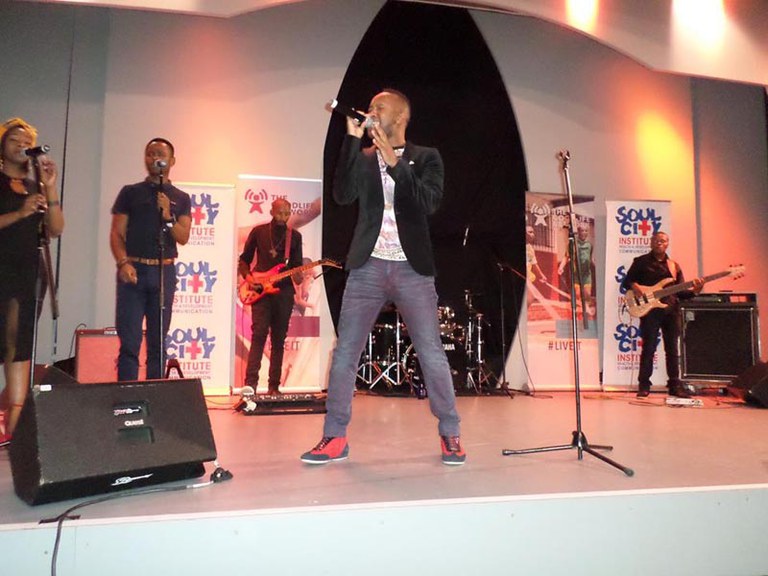 Vusi Nova on stage