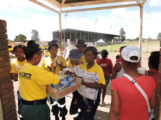 Every one helping with lunch